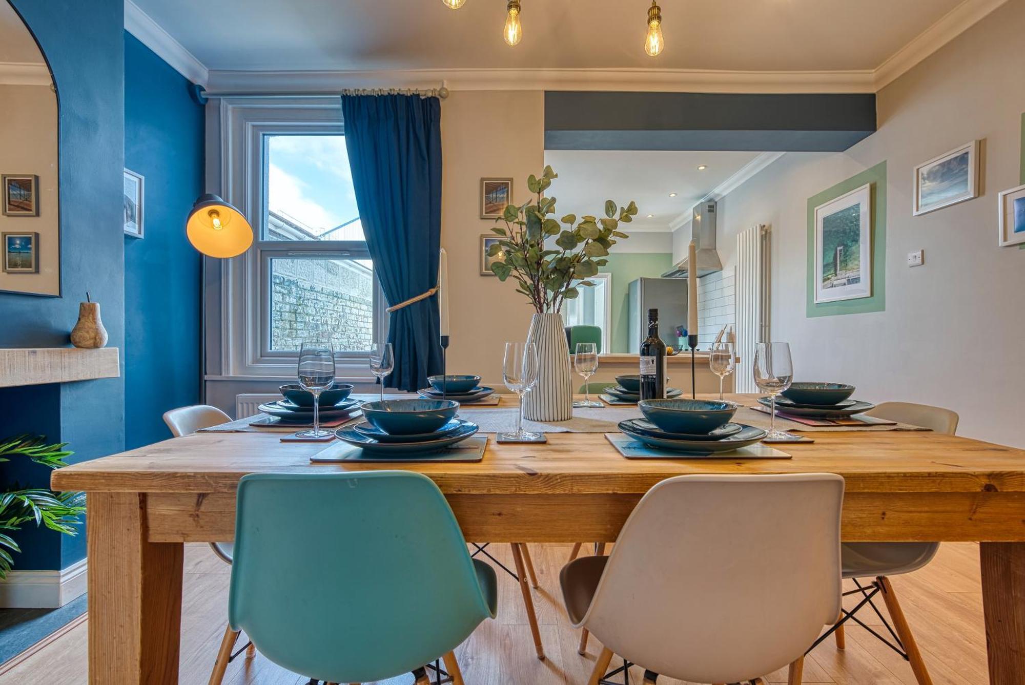 Easter Special Offer!! Modern, Stunning & Stylish 2-br Contractor House, Prime Location With Free Parking Permit - By Blue Puffin * Portsmouth