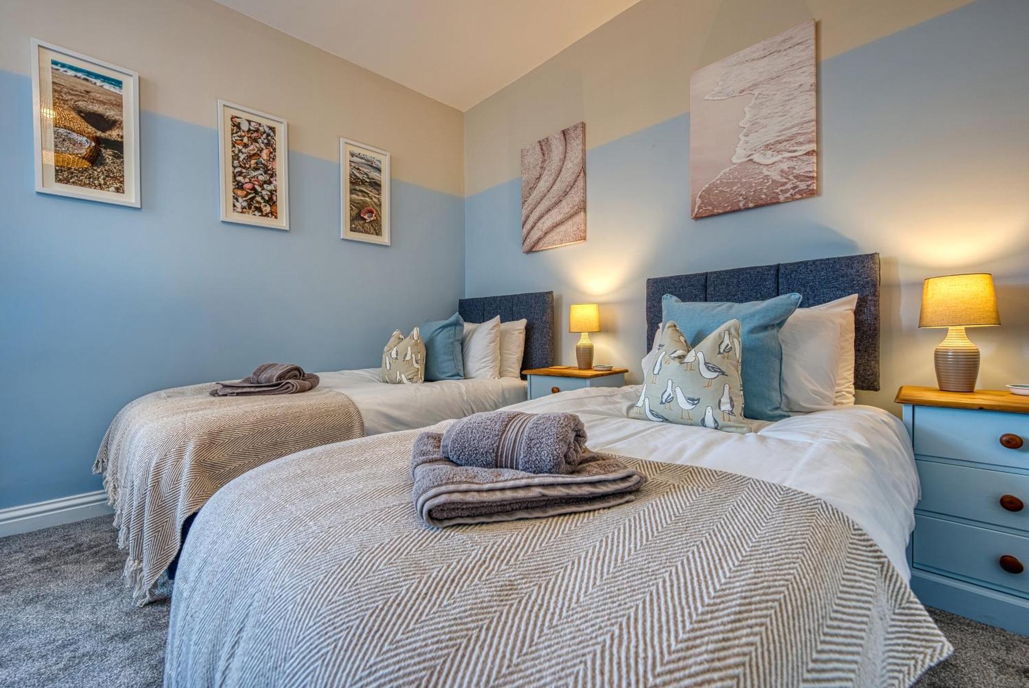 Easter Special Offer!! Modern, Stunning & Stylish 2-br Contractor House, Prime Location With Free Parking Permit - By Blue Puffin * Portsmouth