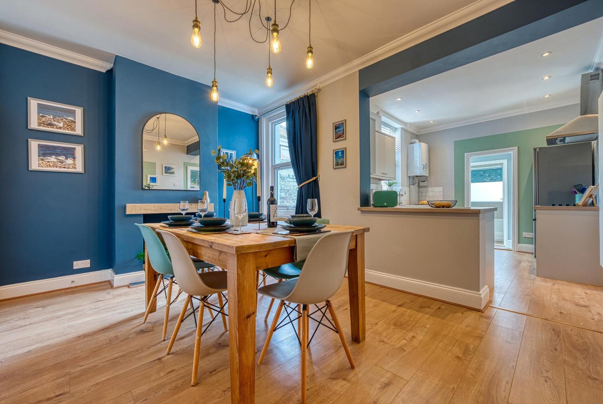 Easter Special Offer!! Modern, Stunning & Stylish 2-br Contractor House, Prime Location With Free Parking Permit - By Blue Puffin Holiday home Portsmouth
