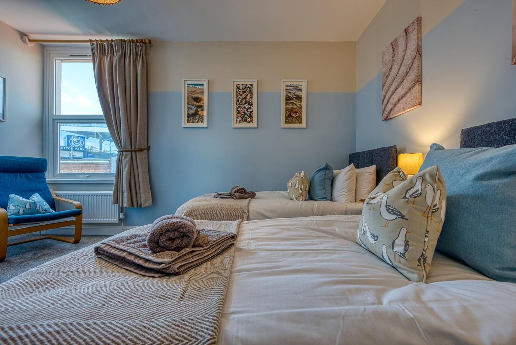 Easter Special Offer!! Modern, Stunning & Stylish 2-br Contractor House, Prime Location With Free Parking Permit - By Blue Puffin