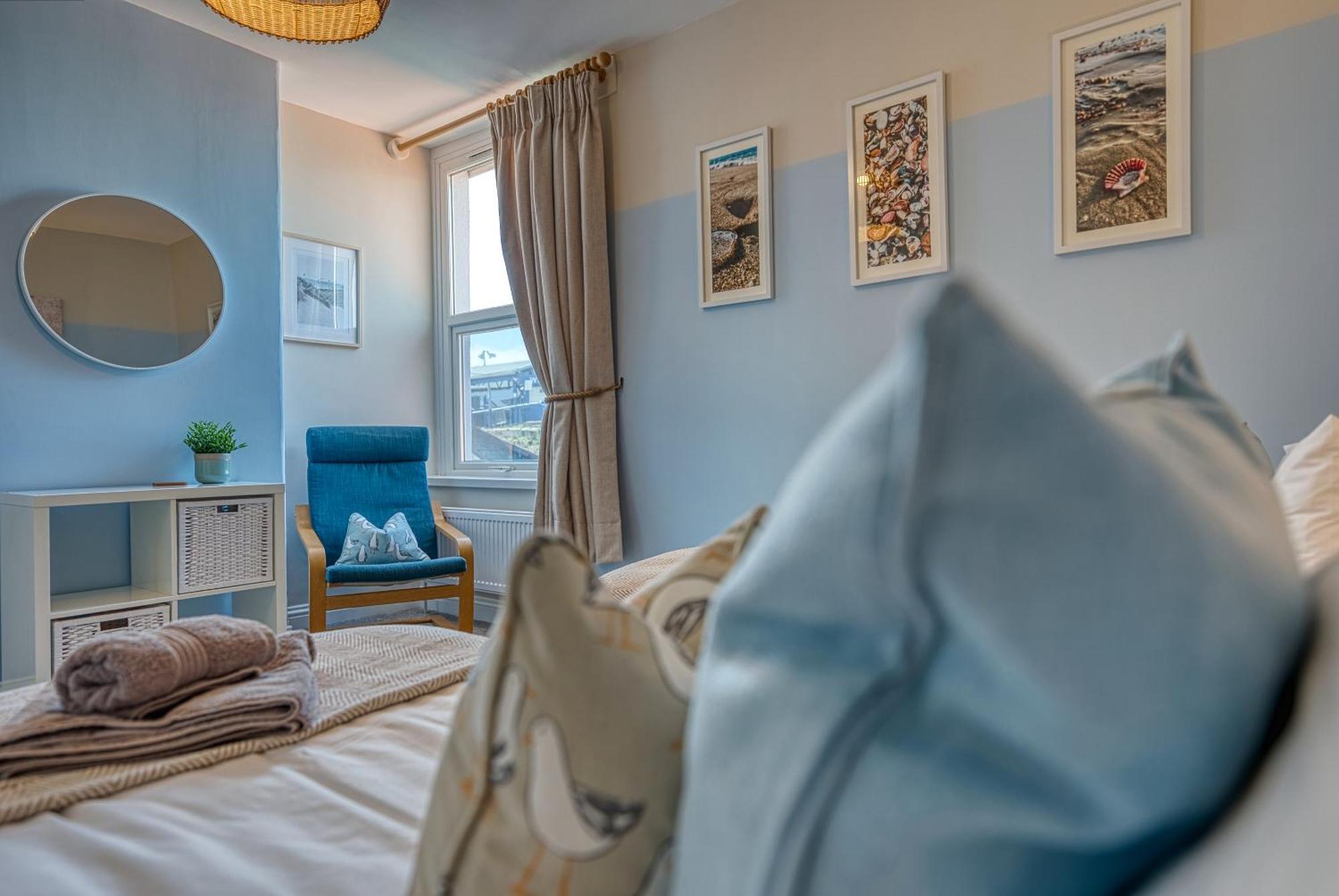 Holiday home Easter Special Offer!! Modern, Stunning & Stylish 2-br Contractor House, Prime Location With Free Parking Permit - By Blue Puffin