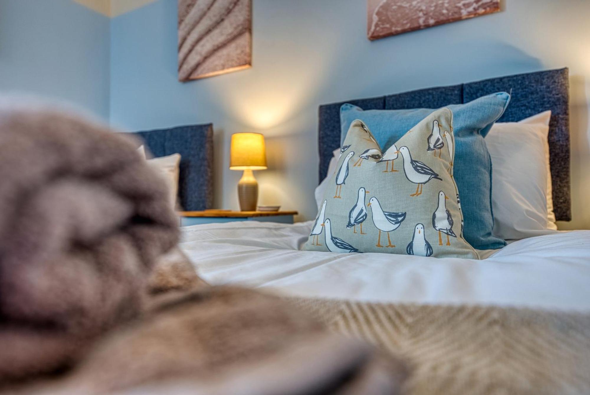 Easter Special Offer!! Modern, Stunning & Stylish 2-br Contractor House, Prime Location With Free Parking Permit - By Blue Puffin Holiday home Portsmouth