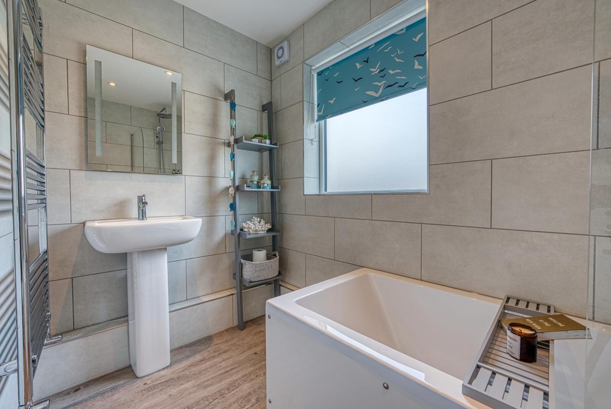 Easter Special Offer!! Modern, Stunning & Stylish 2-br Contractor House, Prime Location With Free Parking Permit - By Blue Puffin