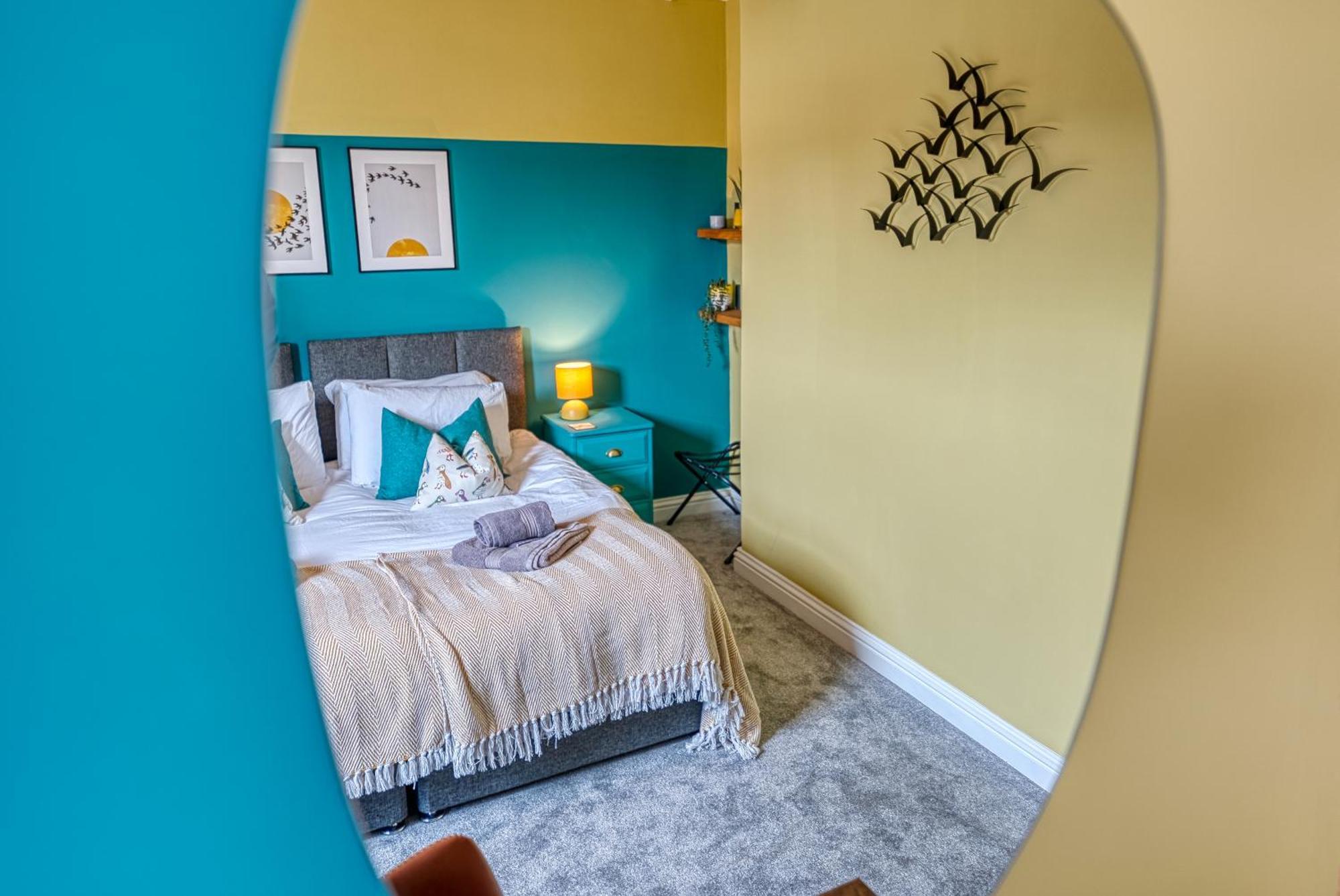 Easter Special Offer!! Modern, Stunning & Stylish 2-br Contractor House, Prime Location With Free Parking Permit - By Blue Puffin Portsmouth