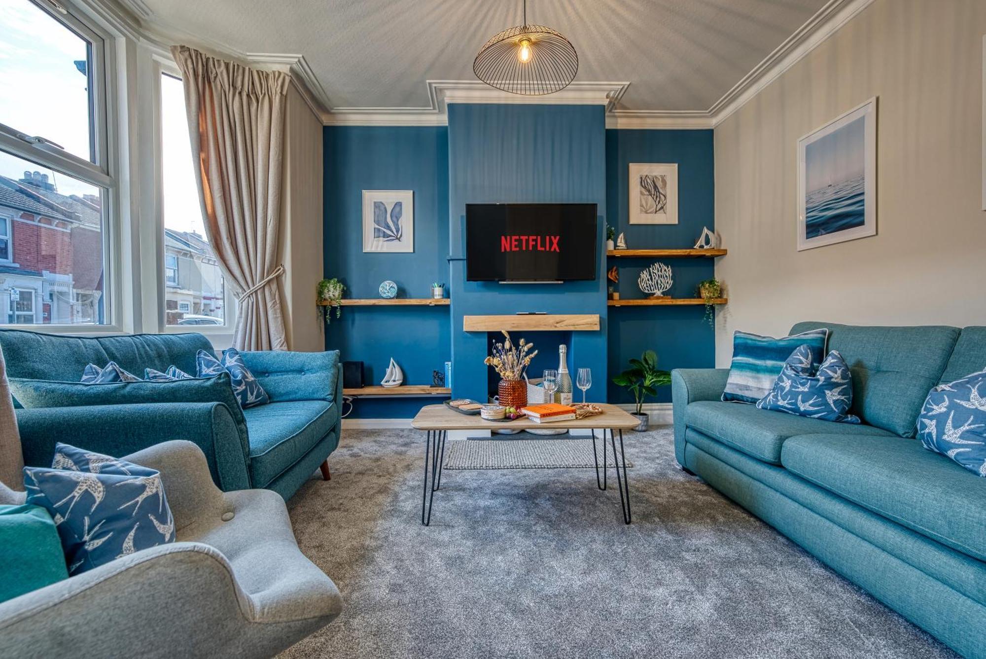 Easter Special Offer!! Modern, Stunning & Stylish 2-br Contractor House, Prime Location With Free Parking Permit - By Blue Puffin Holiday home Portsmouth