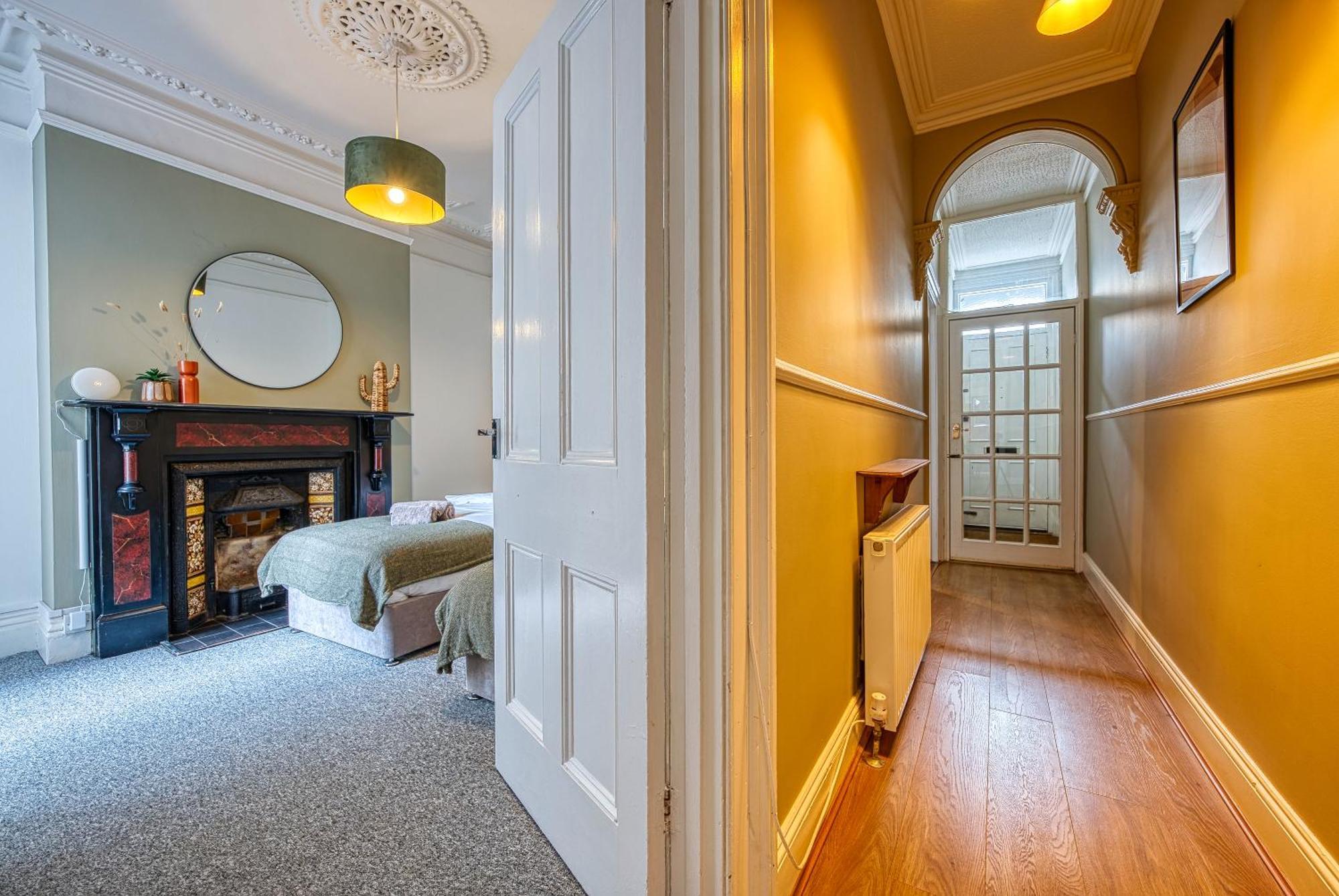 Holiday home Blue Puffin Manor: Modern 4-bed Pet-friendly House In *