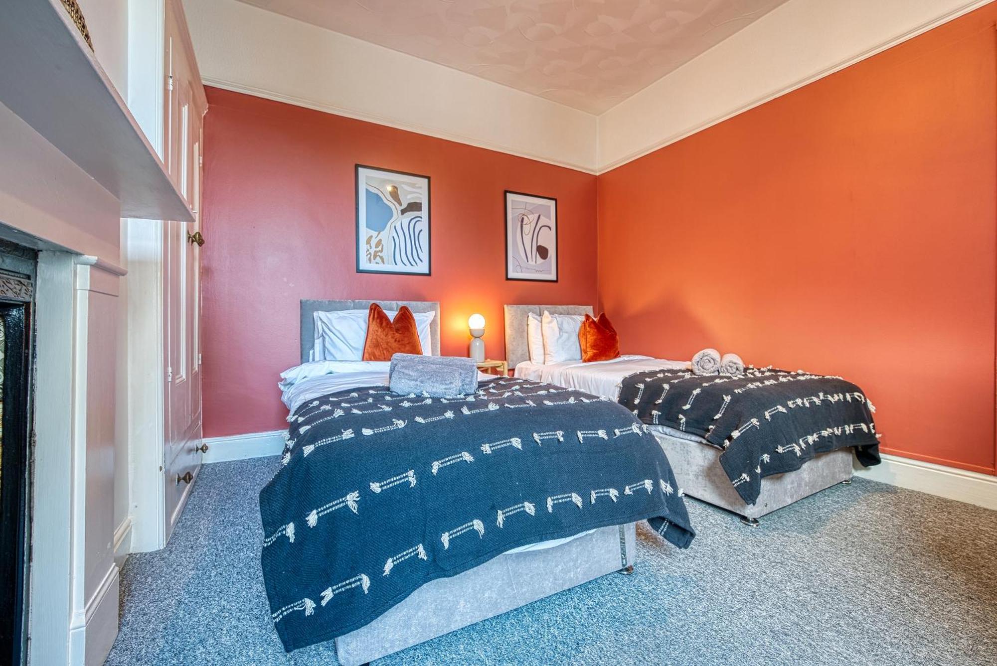 Holiday home Blue Puffin Manor: Modern 4-bed Pet-friendly House In *