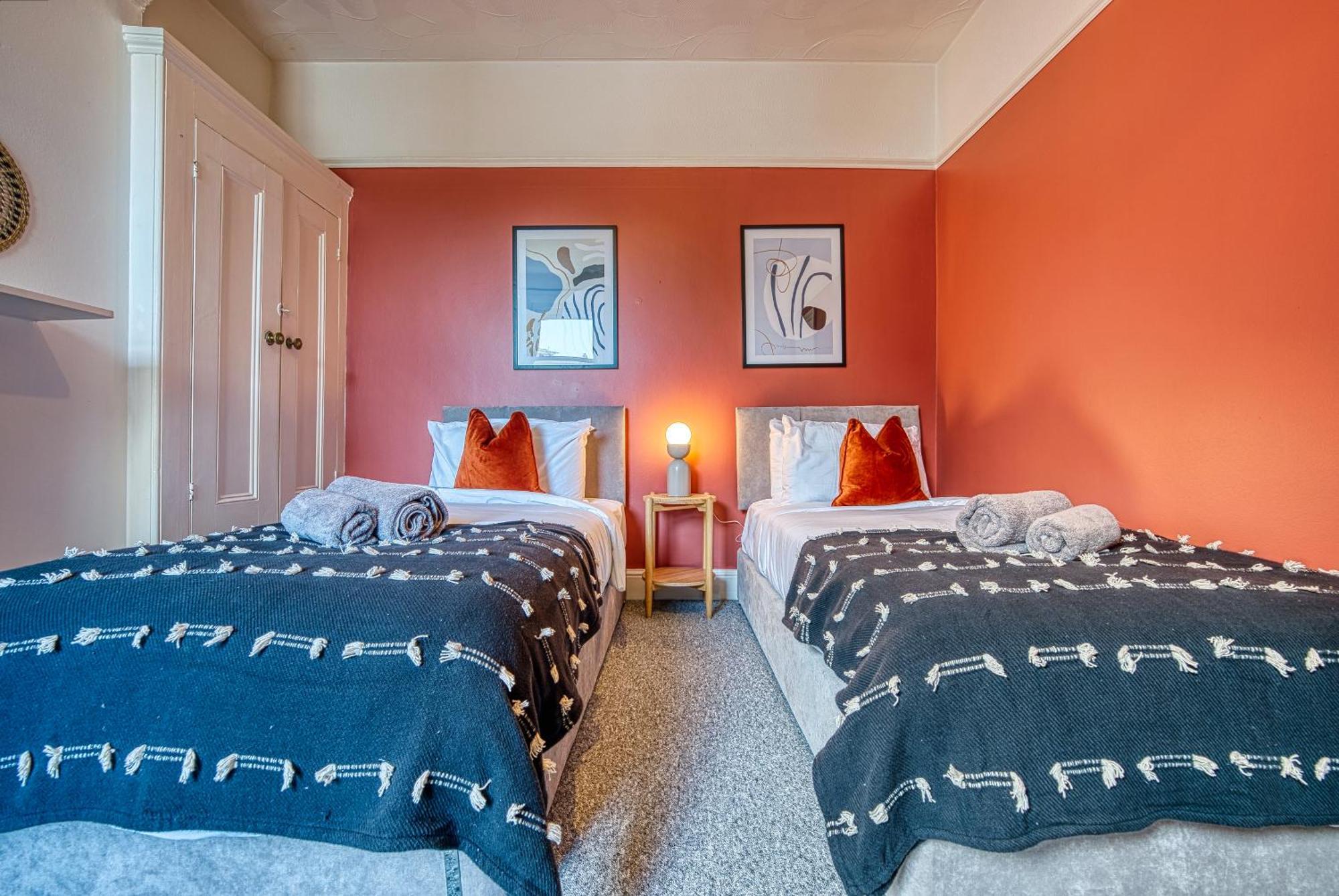 Blue Puffin Manor: Modern 4-bed Pet-friendly House In Holiday home *
