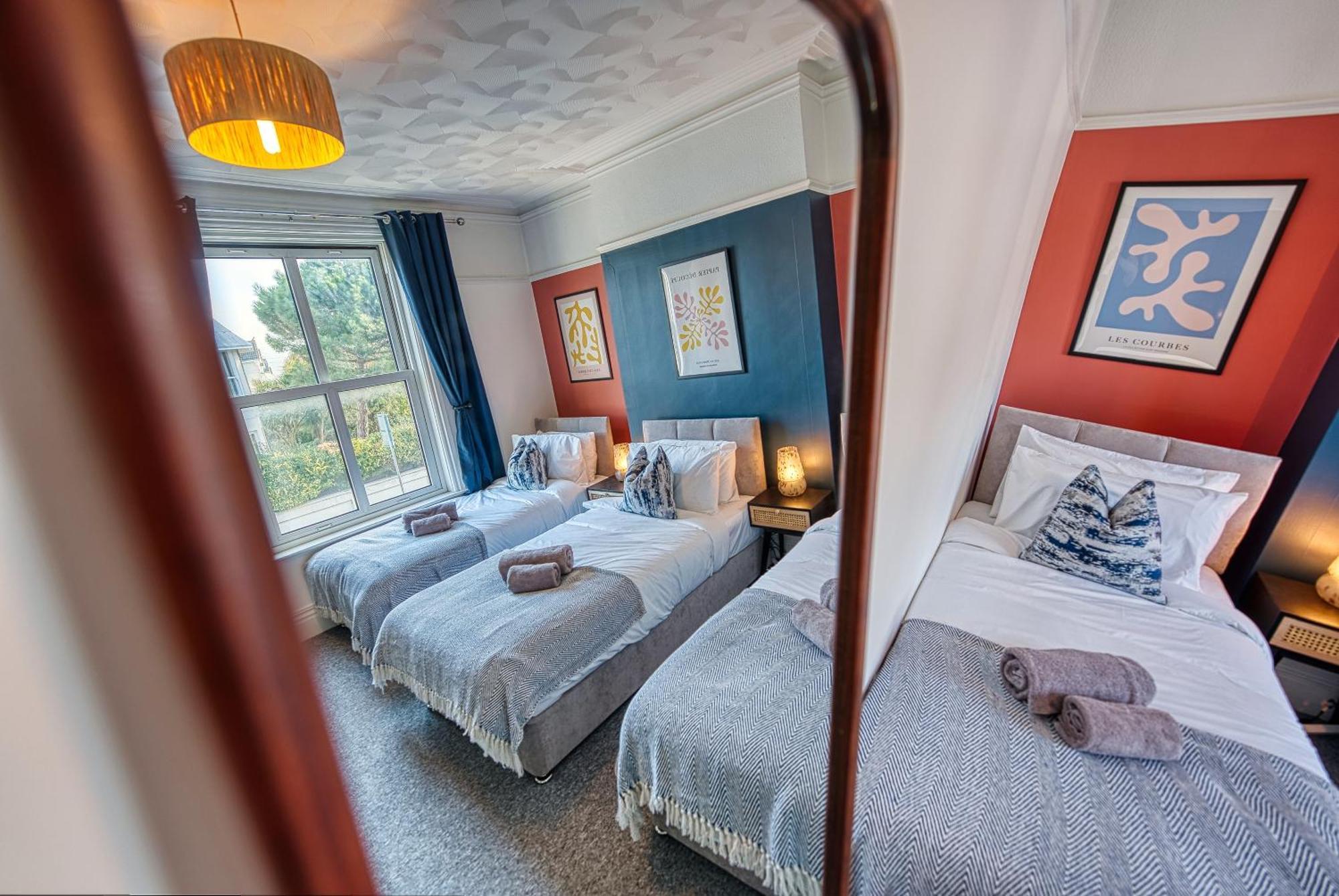 Blue Puffin Manor: Modern 4-bed Pet-friendly House In Holiday home Portsmouth