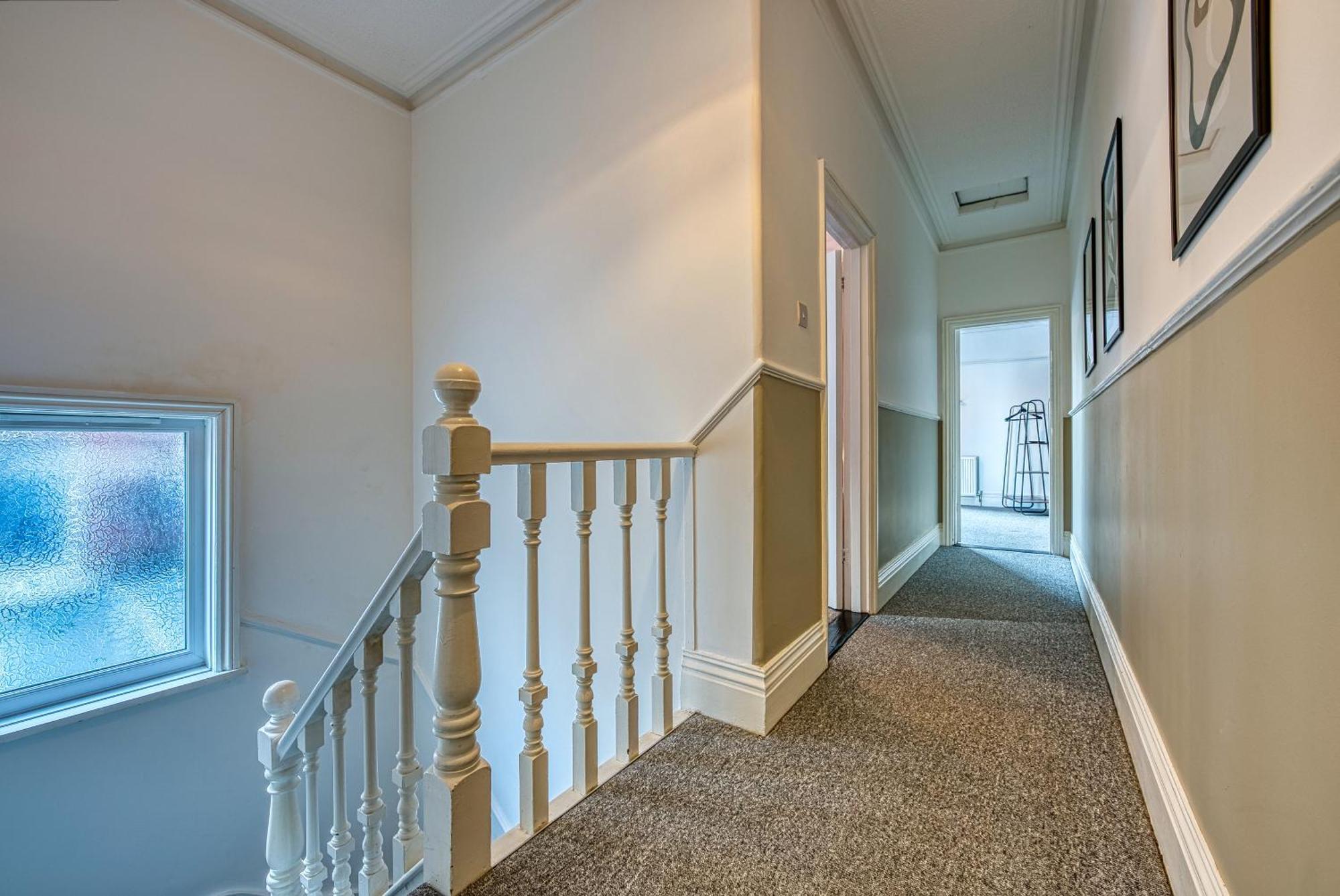 Blue Puffin Manor: Modern 4-bed Pet-friendly House In