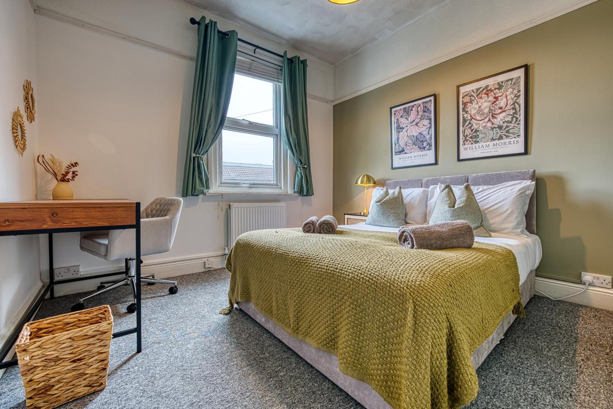 Blue Puffin Manor: Modern 4-bed Pet-friendly House In Holiday home