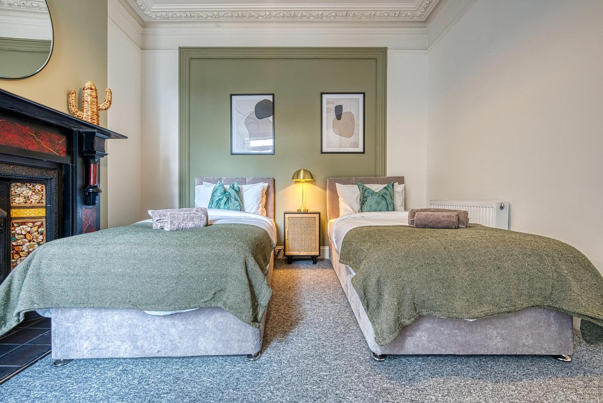 Blue Puffin Manor: Modern 4-bed Pet-friendly House In Holiday home *