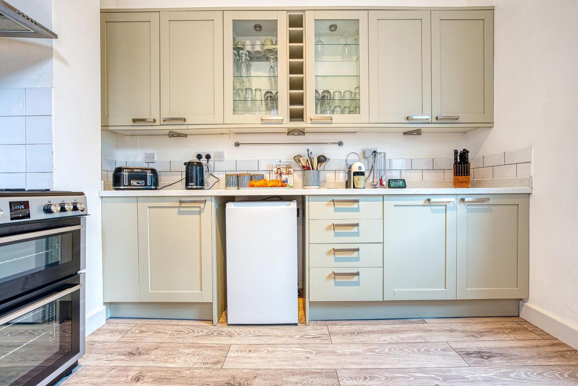 Blue Puffin Manor: Modern 4-bed Pet-friendly House In