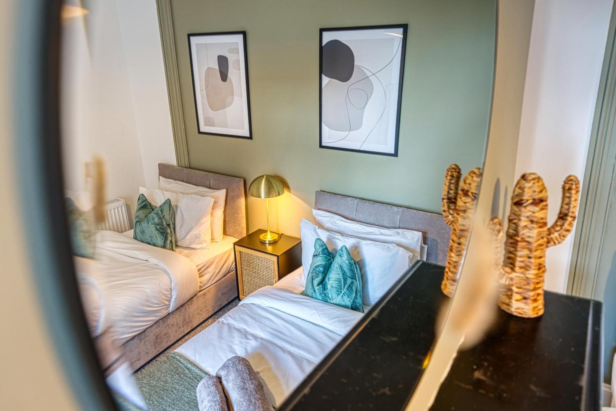 Blue Puffin Manor: Modern 4-bed Pet-friendly House In Holiday home Portsmouth