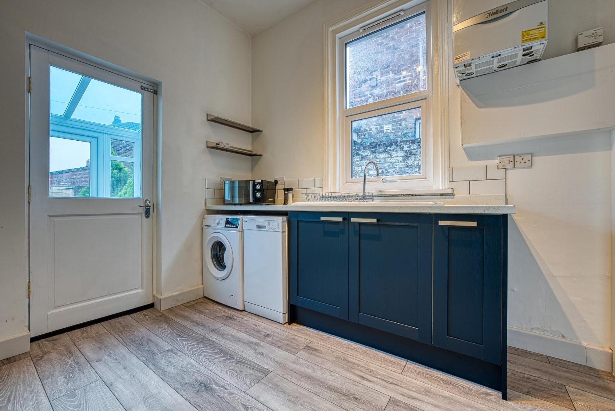 Holiday home Blue Puffin Manor: Modern 4-bed Pet-friendly House In *