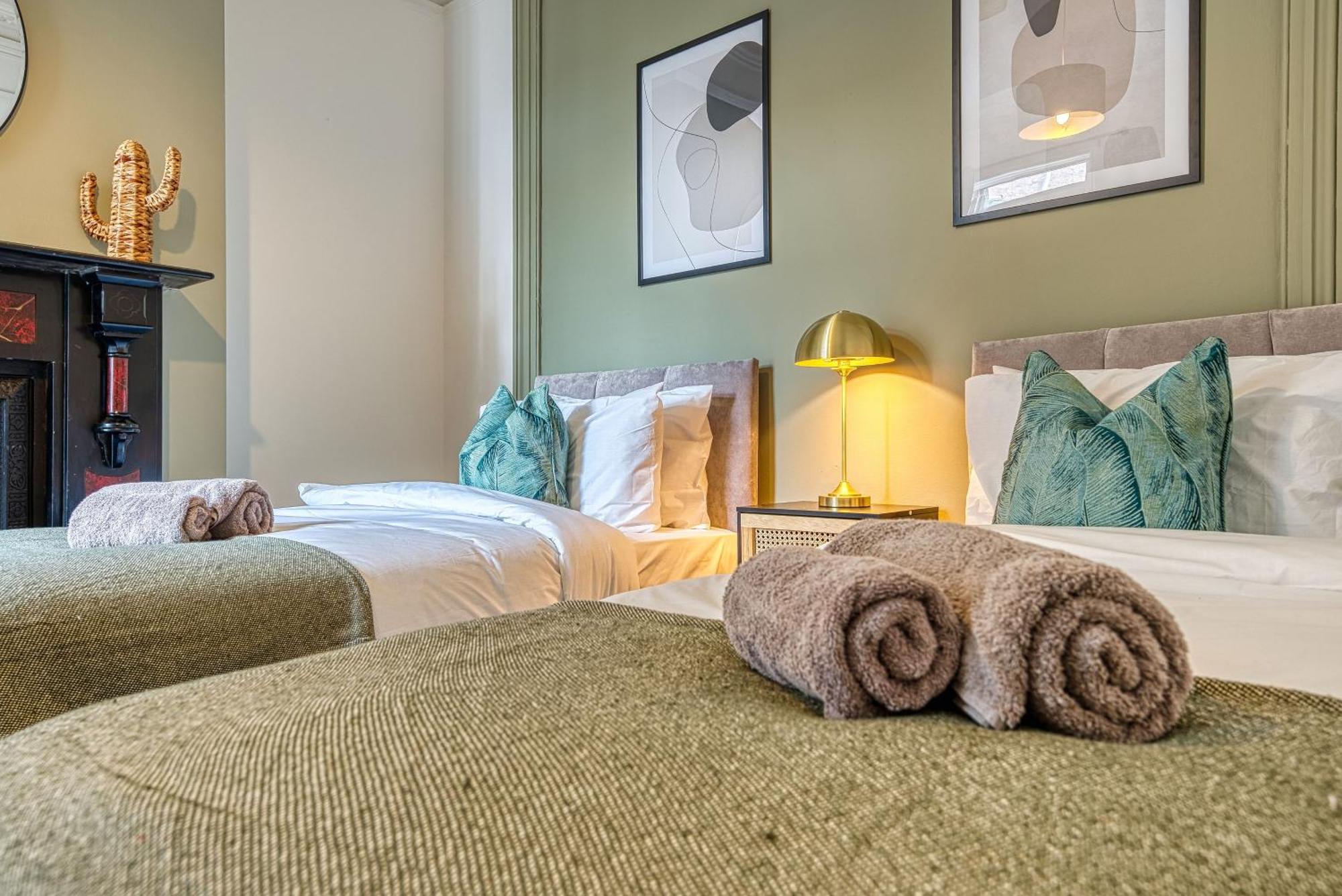 Blue Puffin Manor: Modern 4-bed Pet-friendly House In Holiday home *