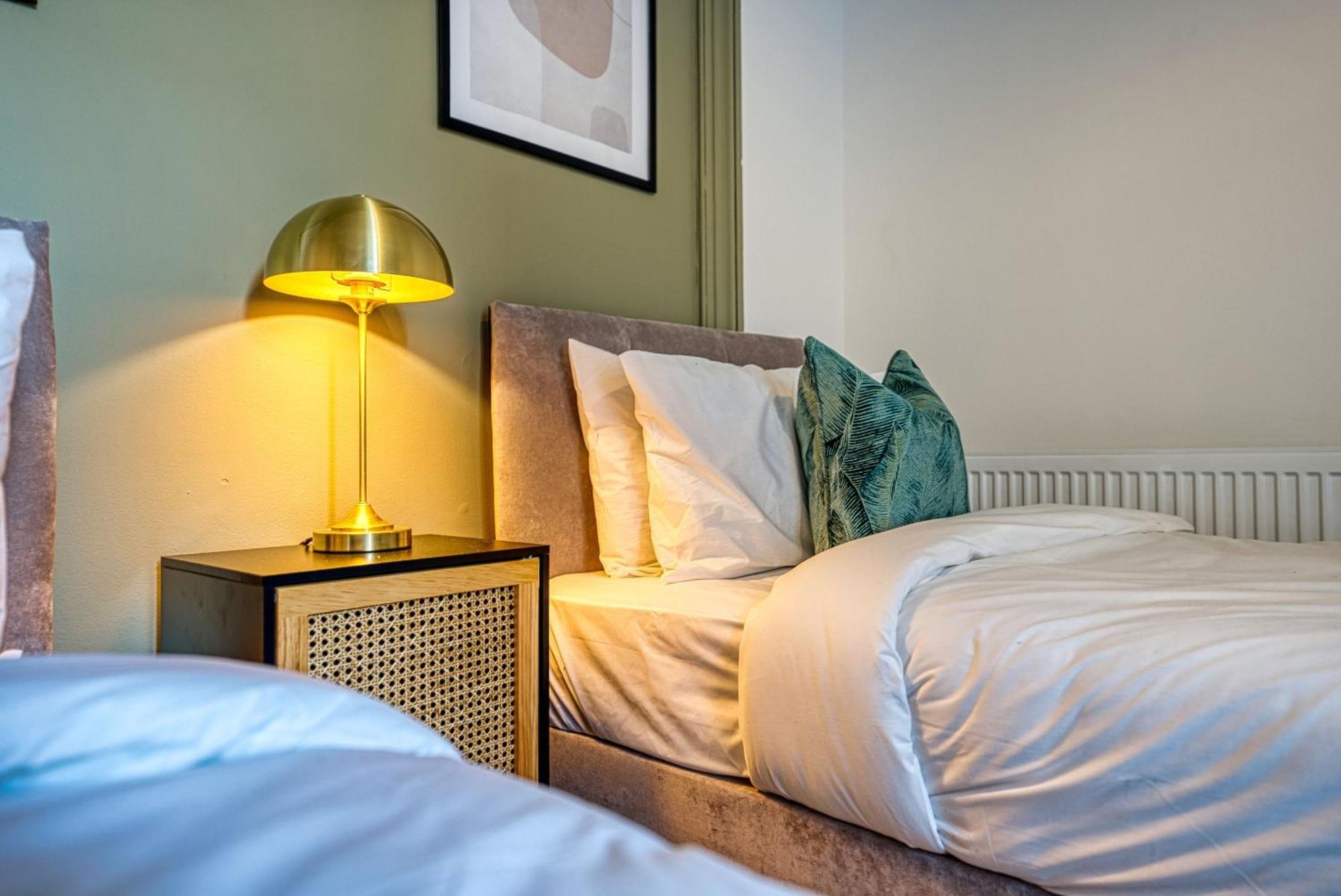 Blue Puffin Manor: Modern 4-bed Pet-friendly House In
