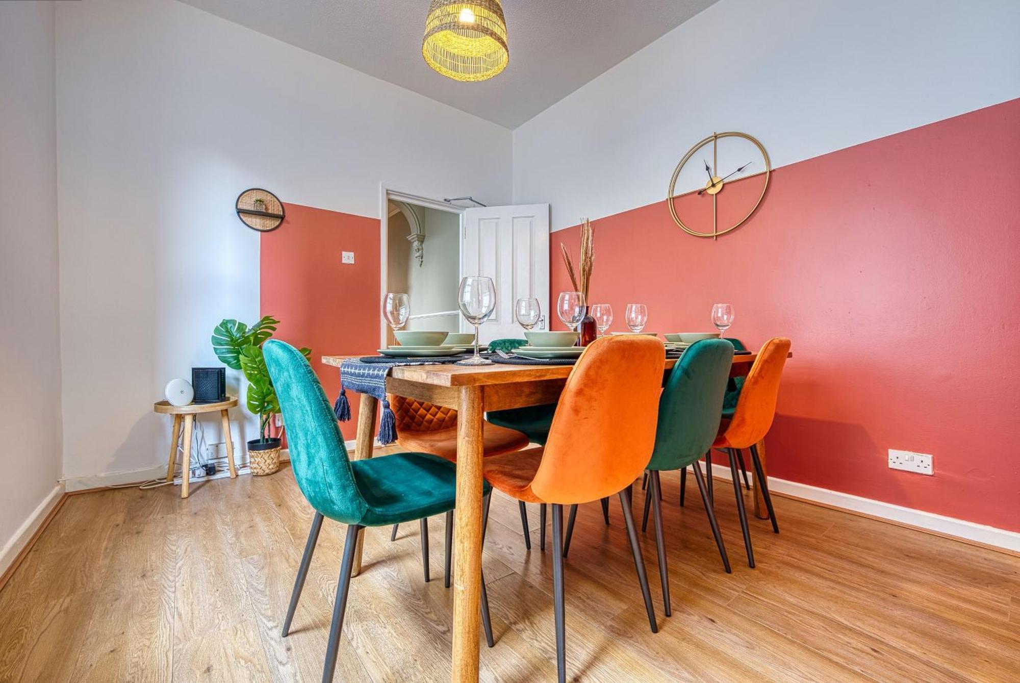 Blue Puffin Manor: Modern 4-bed Pet-friendly House In *