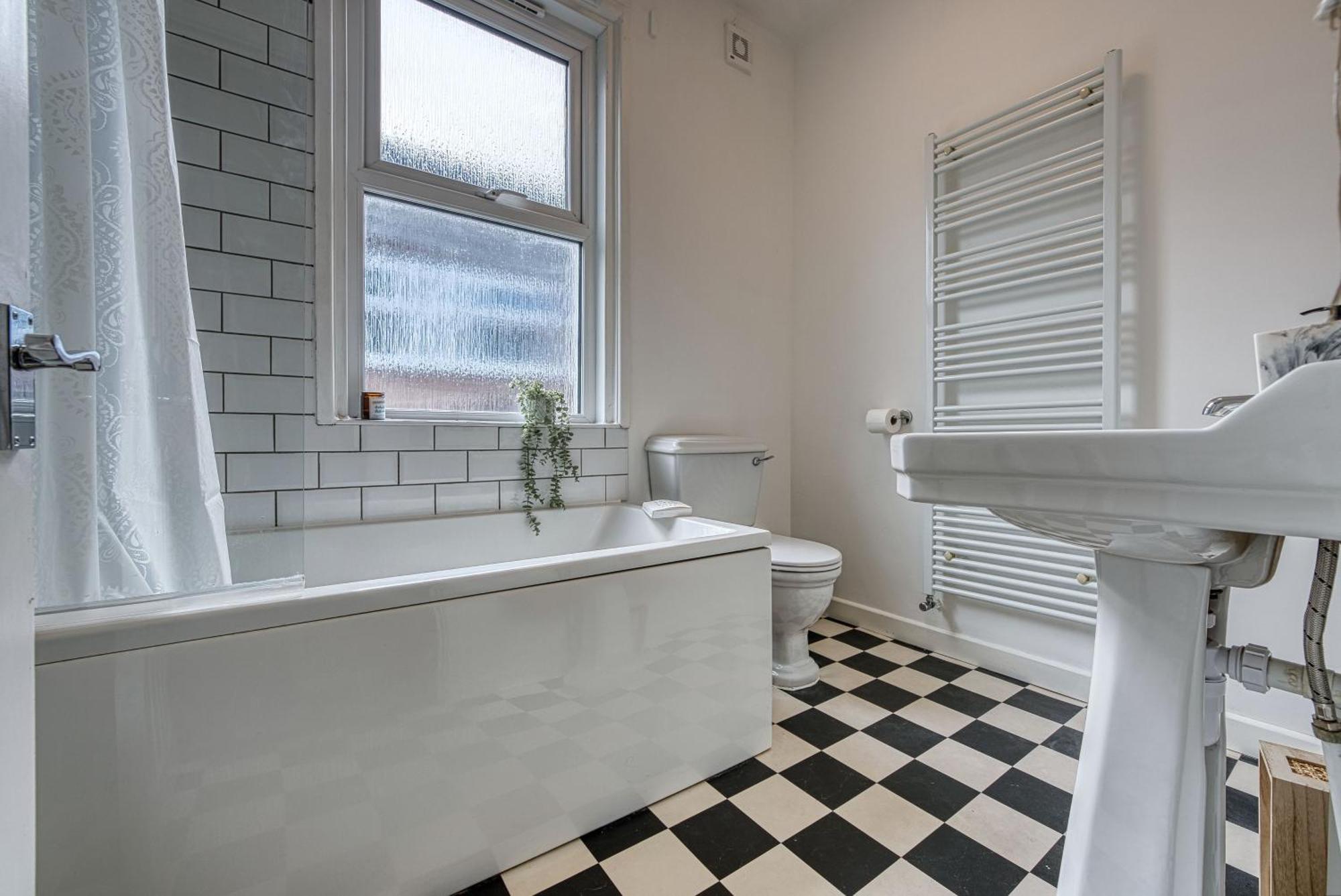 Blue Puffin Manor: Modern 4-bed Pet-friendly House In Holiday home