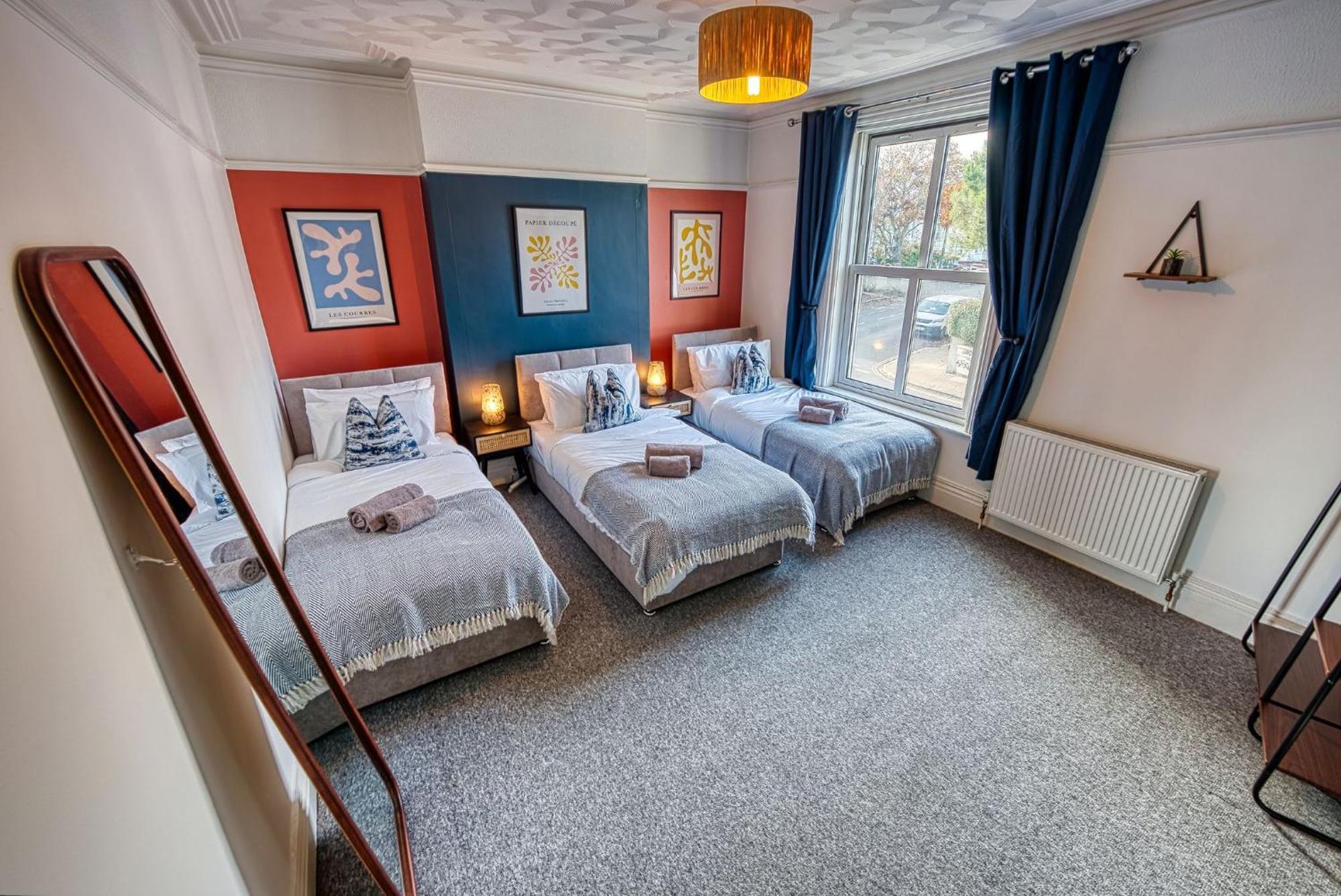 Blue Puffin Manor: Modern 4-bed Pet-friendly House In *