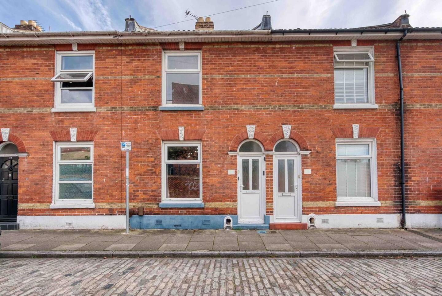 Stunning 3 Bed Chic Townhouse, Parking & Pet Friendly! Spacious - Sleeps 8 By Blue Puffin Holiday home Portsmouth