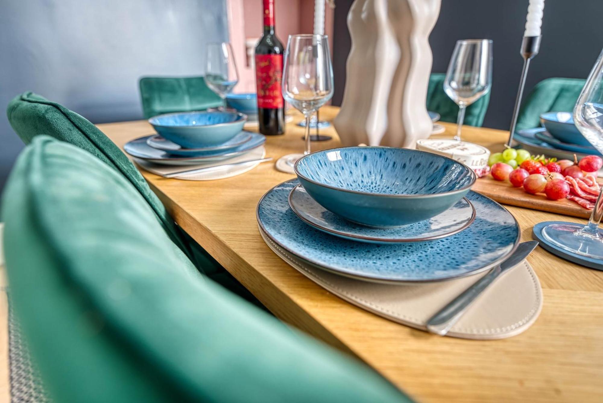 Stunning 3 Bed Chic Townhouse, Parking & Pet Friendly! Spacious - Sleeps 8 By Blue Puffin Holiday home Portsmouth