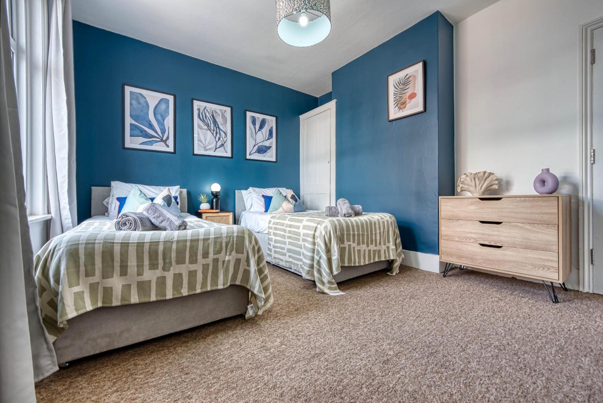 Stunning 3 Bed Chic Townhouse, Parking & Pet Friendly! Spacious - Sleeps 8 By Blue Puffin * Portsmouth