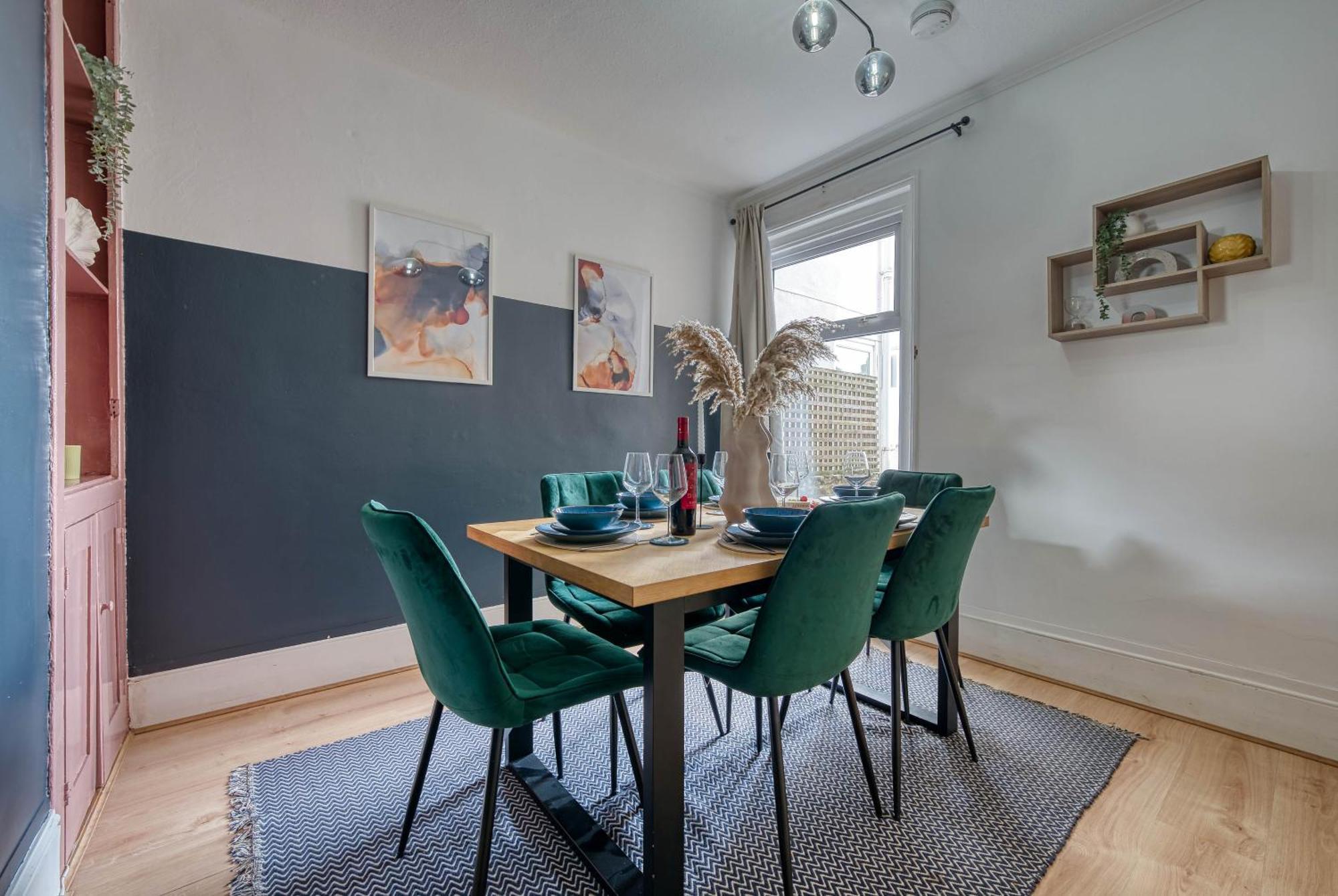 Stunning 3 Bed Chic Townhouse, Parking & Pet Friendly! Spacious - Sleeps 8 By Blue Puffin Portsmouth