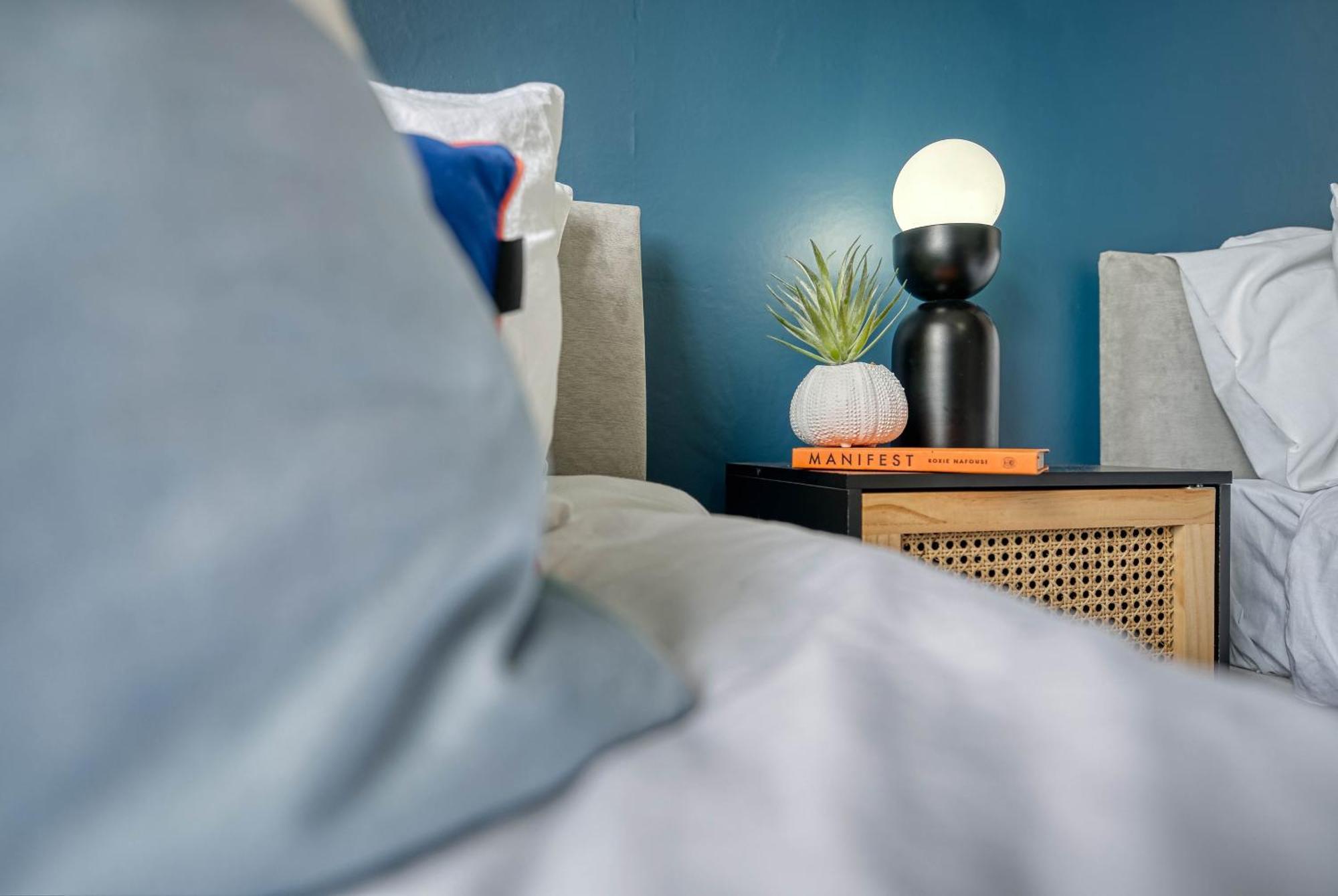 Holiday home Stunning 3 Bed Chic Townhouse, Parking & Pet Friendly! Spacious - Sleeps 8 By Blue Puffin