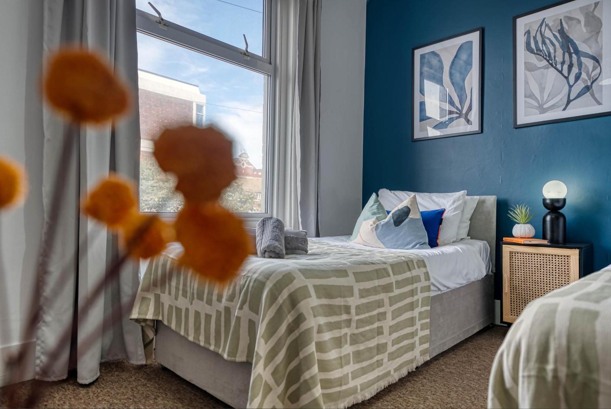 Stunning 3 Bed Chic Townhouse, Parking & Pet Friendly! Spacious - Sleeps 8 By Blue Puffin * Portsmouth