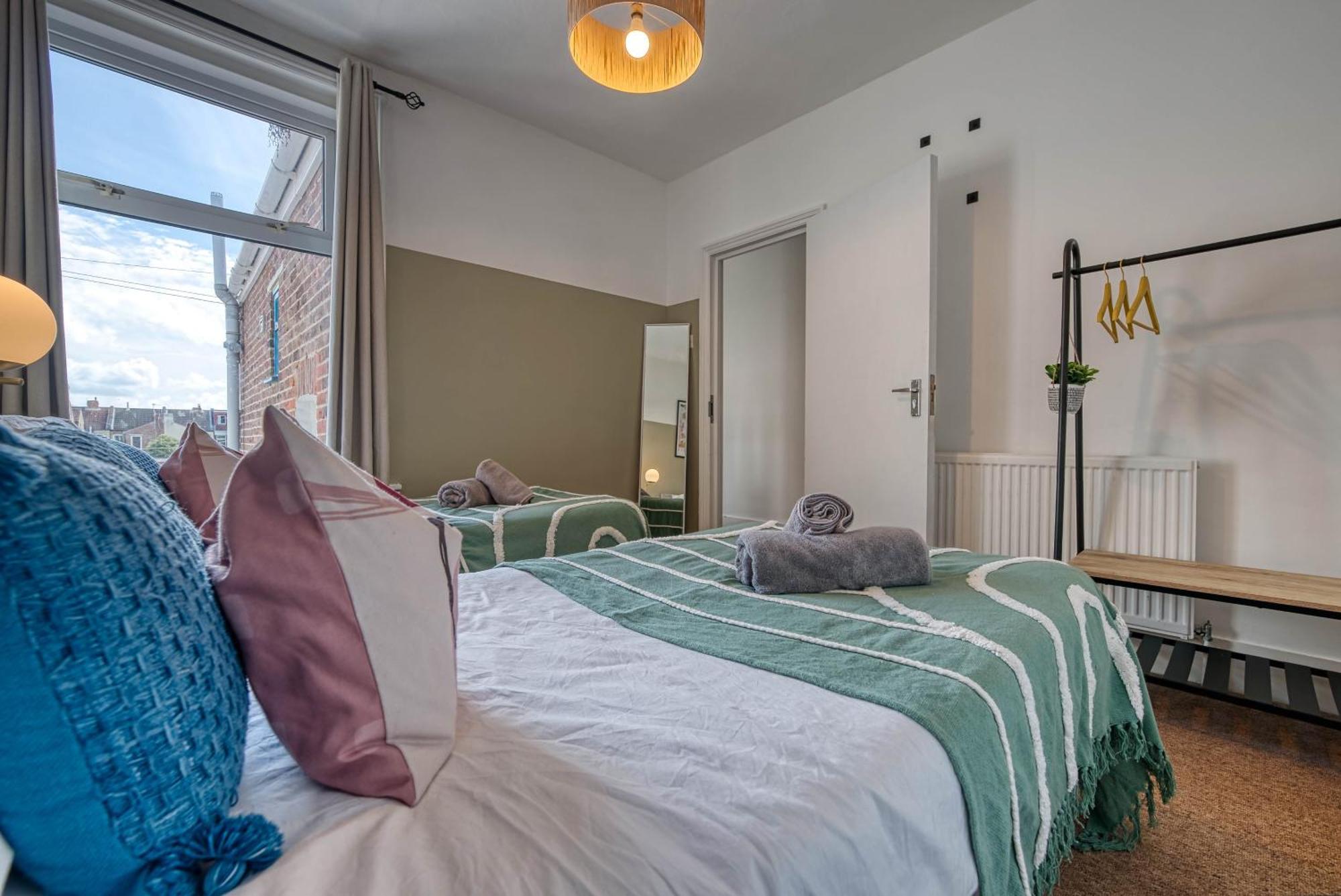 Stunning 3 Bed Chic Townhouse, Parking & Pet Friendly! Spacious - Sleeps 8 By Blue Puffin Portsmouth