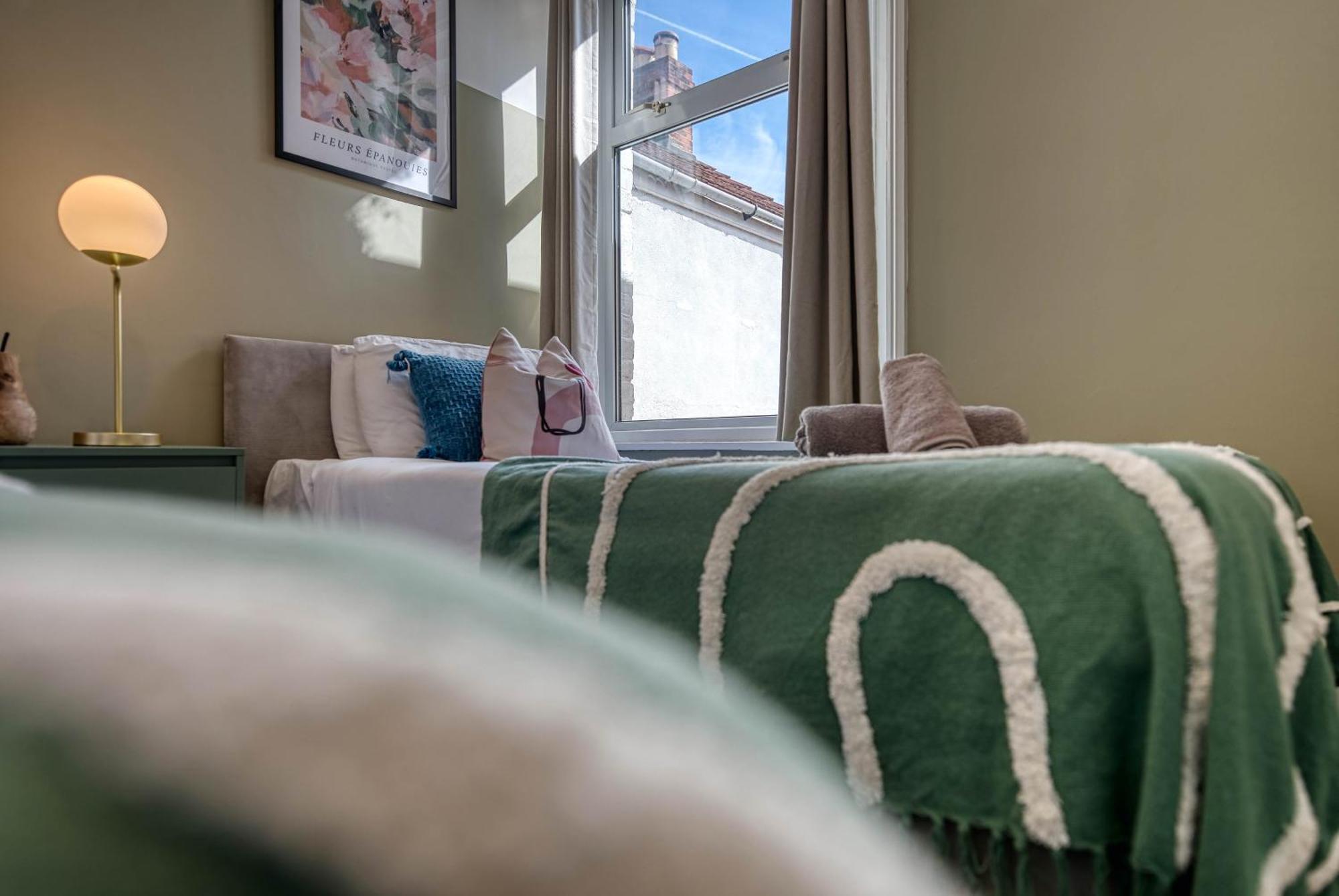 Stunning 3 Bed Chic Townhouse, Parking & Pet Friendly! Spacious - Sleeps 8 By Blue Puffin * Portsmouth