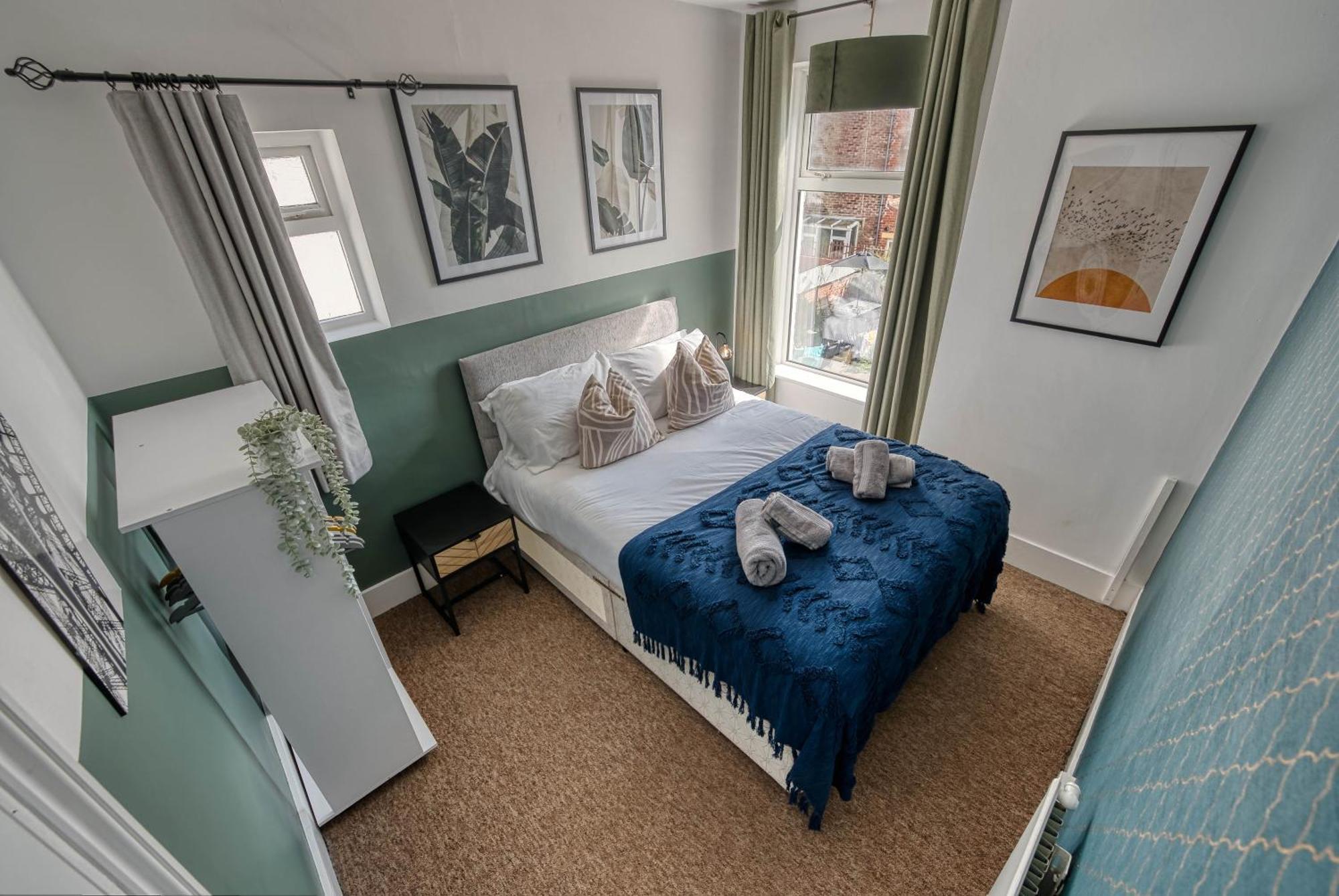Stunning 3 Bed Chic Townhouse, Parking & Pet Friendly! Spacious - Sleeps 8 By Blue Puffin Holiday home Portsmouth
