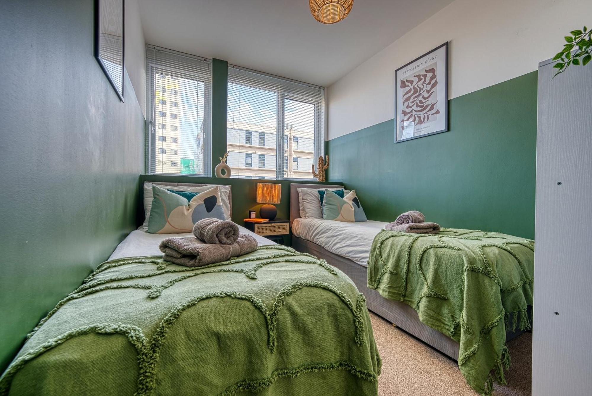 Apartment Blue Puffin Stays: Chic Near Gunwharf Quays &