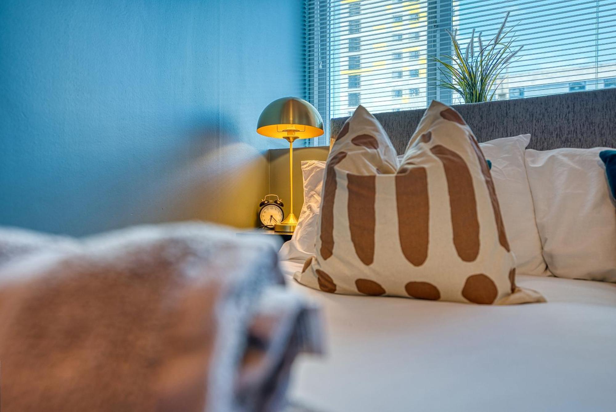 Blue Puffin Stays: Chic Near Gunwharf Quays & Apartment