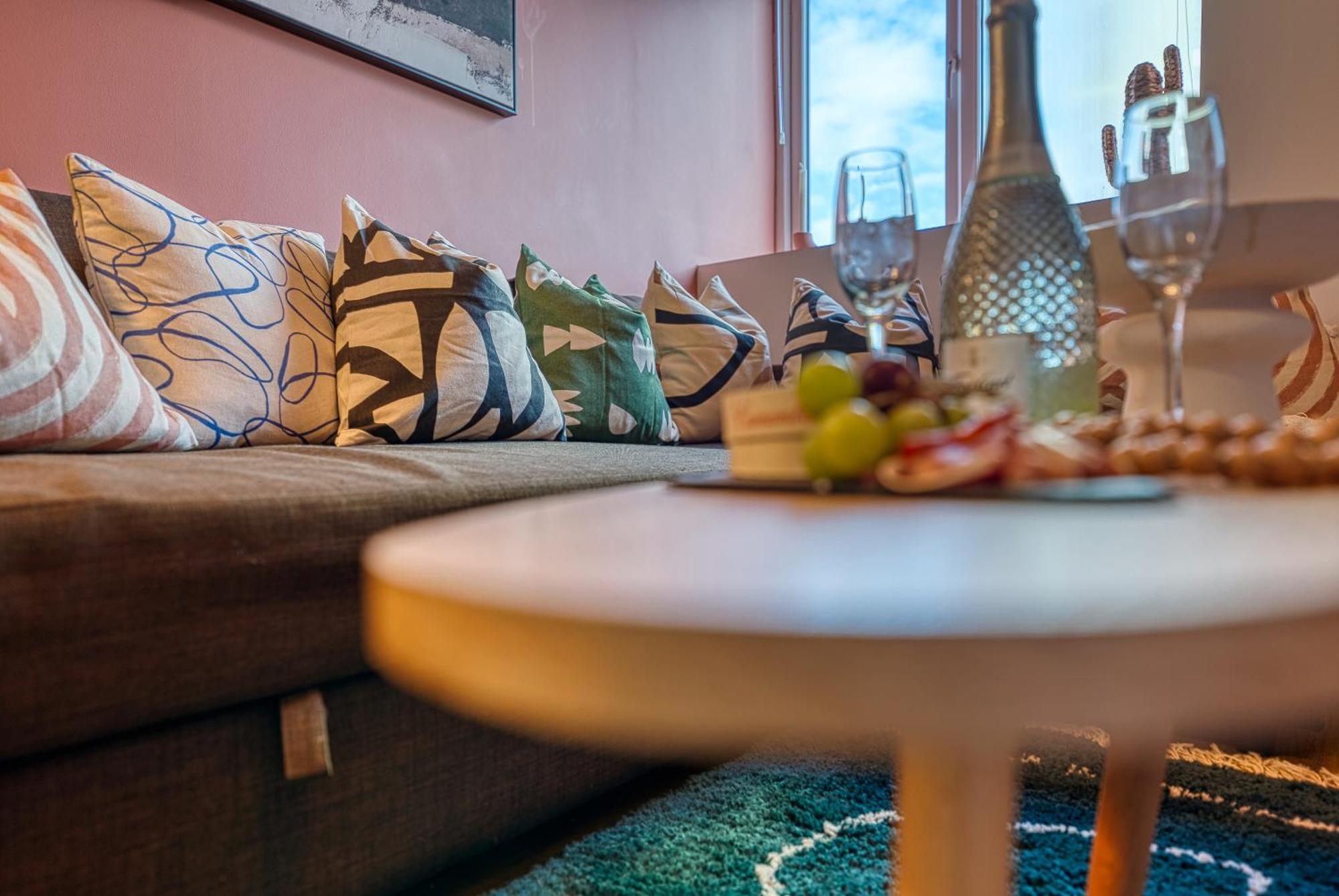 Apartment Blue Puffin Stays: Chic Near Gunwharf Quays & *