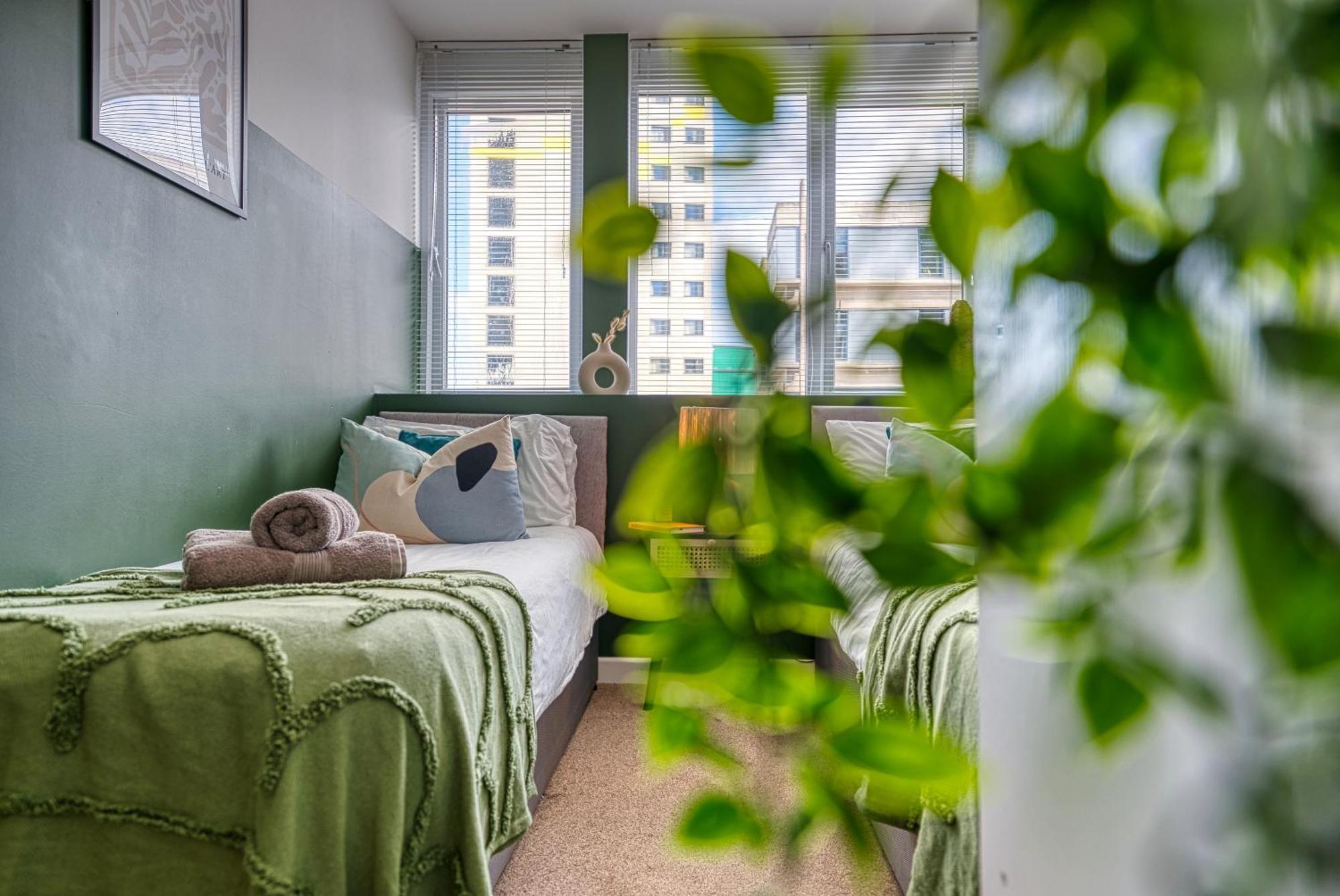 Blue Puffin Stays: Chic Near Gunwharf Quays & Apartment