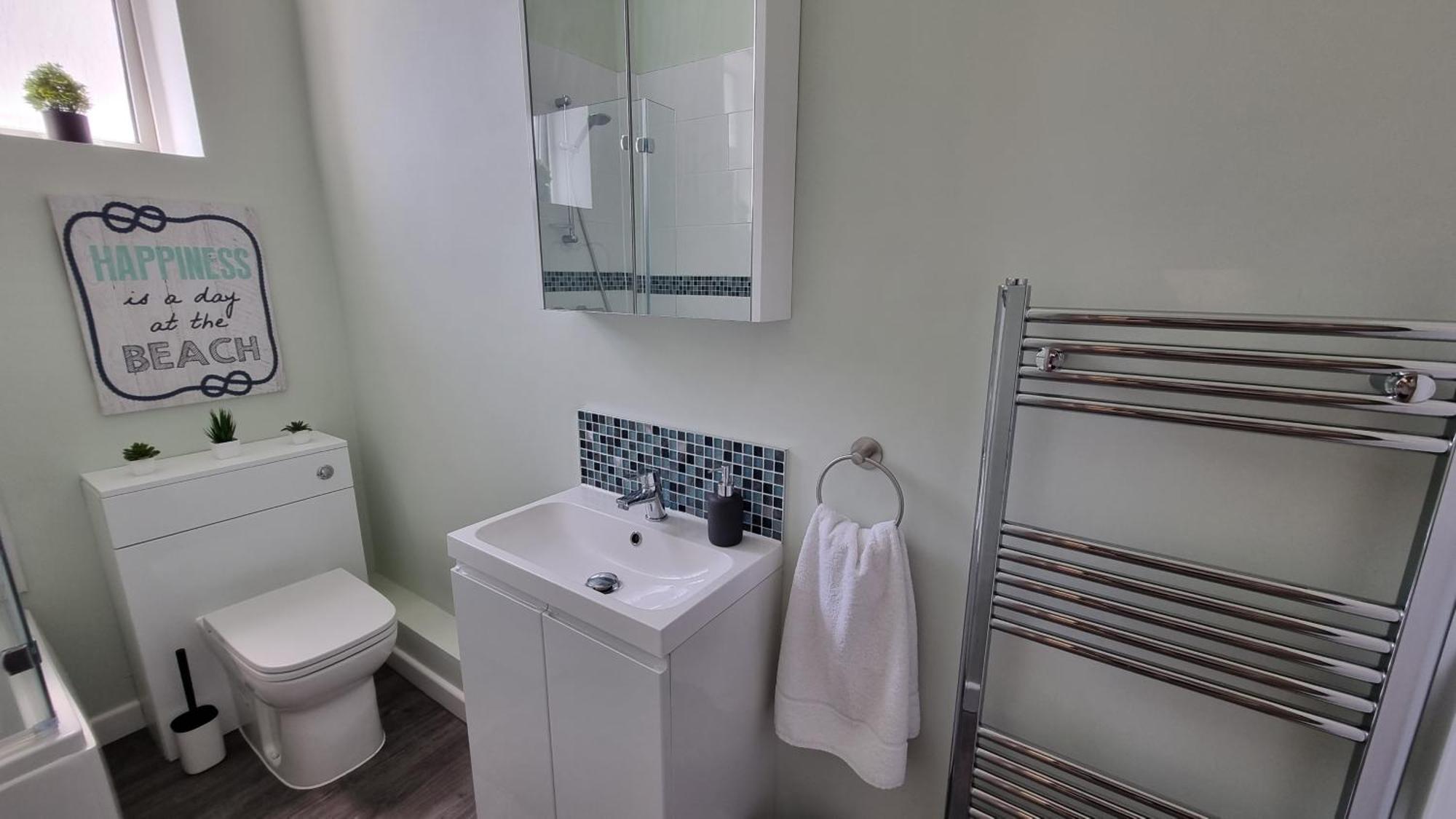 Southsea Escape - Coastal - 2 Double Bedrooms Apartment