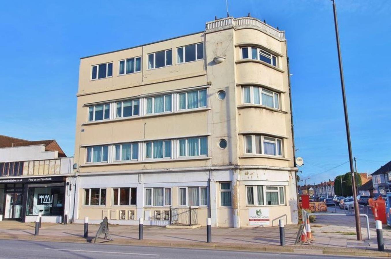 Milton Mews - Spacious And Modern 3 Bedroom In Apartment *