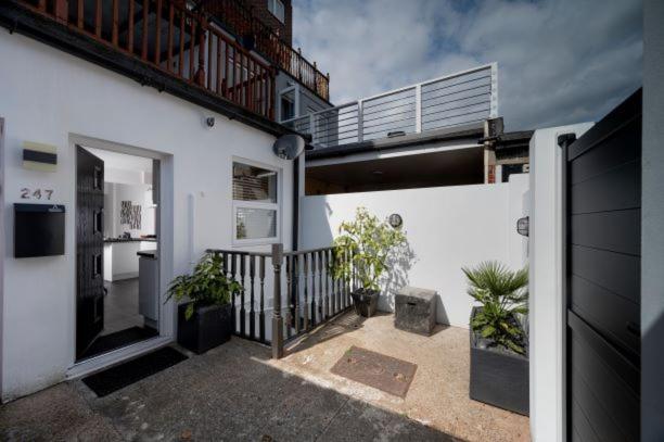 Apartment Milton Mews - Spacious And Modern 3 Bedroom In