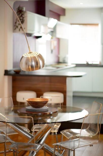 Milton Mews - Spacious And Modern 3 Bedroom In Apartment