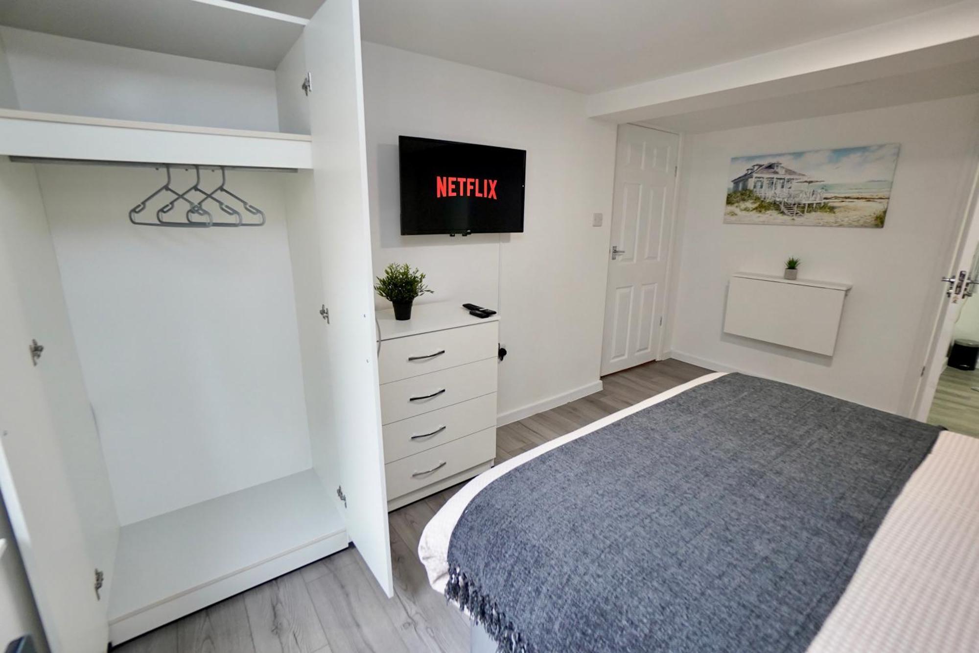 Luxury Flats In Southsea - Free Parking Apartment *