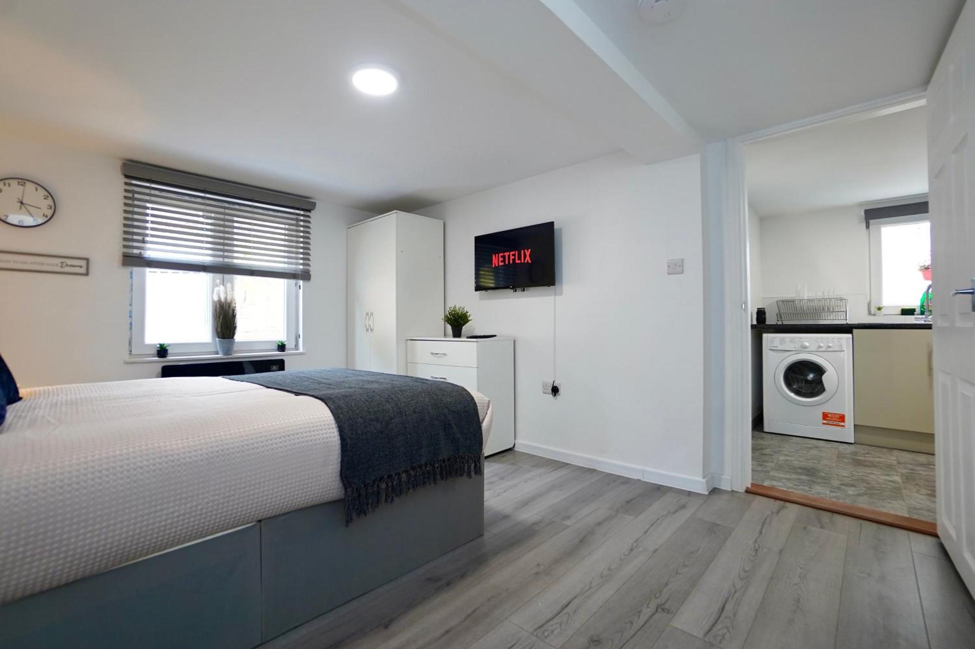 Luxury Flats In Southsea - Free Parking Apartment *
