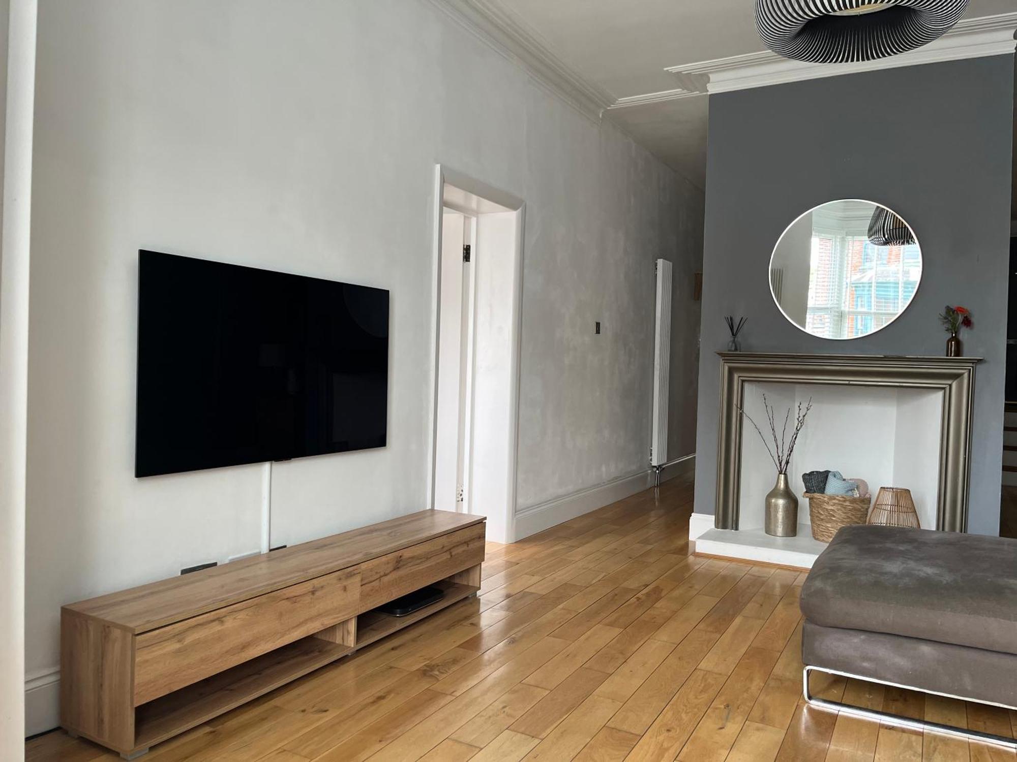 The Clock Tower Apartment: Modern 2-bed With Free Parking In Southsea * Portsmouth