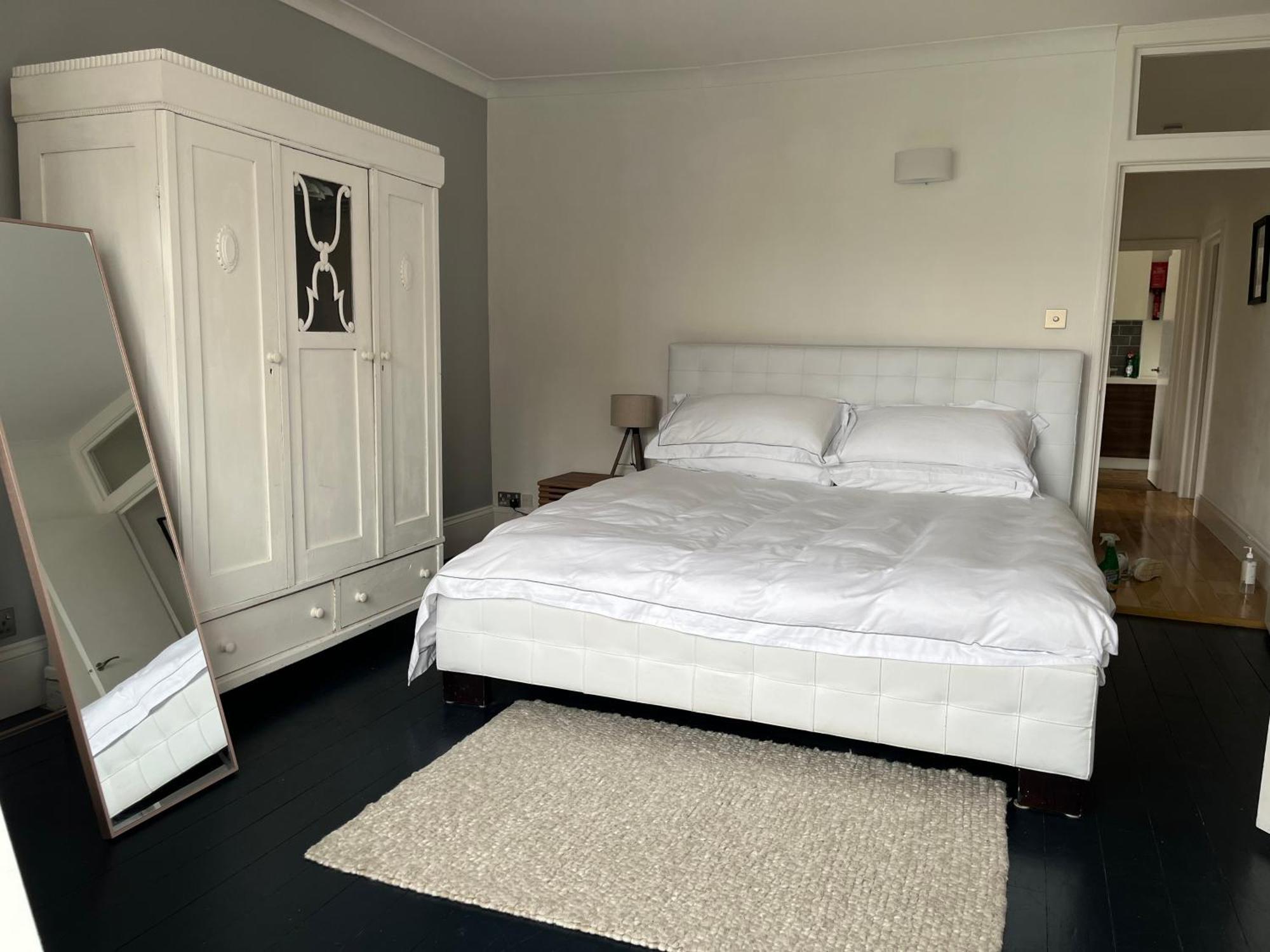 Apartment The Clock Tower Apartment: Modern 2-bed With Free Parking In Southsea