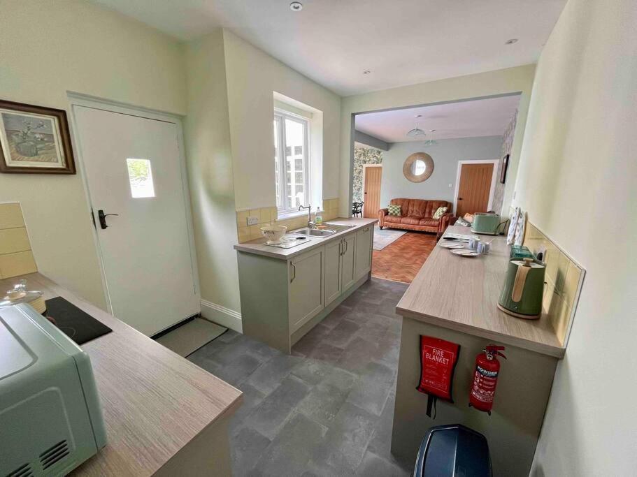 Spacious Semi-detached Southsea House, Free Parking On Drive Portsmouth