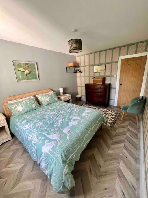 Spacious Semi-detached Southsea House, Free Parking On Drive