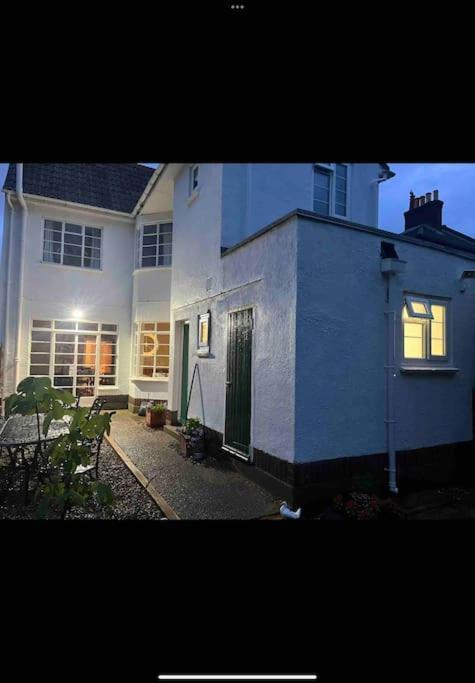 Spacious Semi-detached Southsea House, Free Parking On Drive Holiday home *