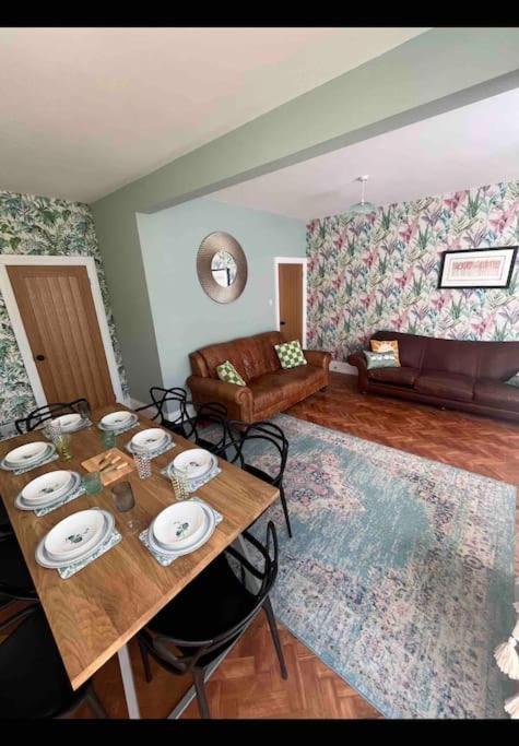 Holiday home Spacious Semi-detached Southsea House, Free Parking On Drive