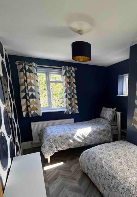 Spacious Semi-detached Southsea House, Free Parking On Drive Holiday home